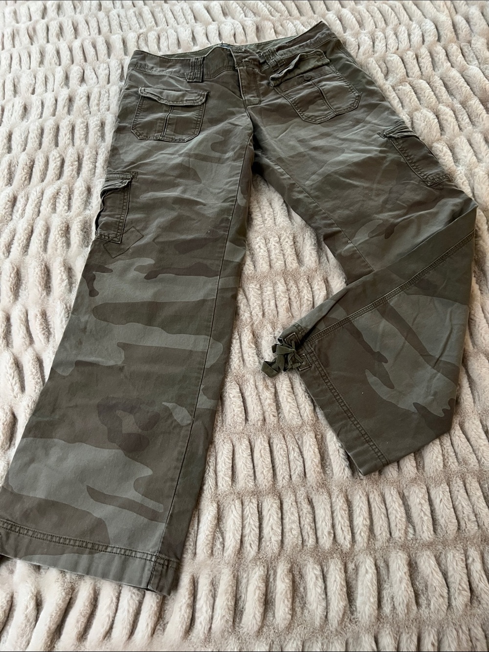 American Eagle Outfitters Olive Camo Cargo Pants - Short